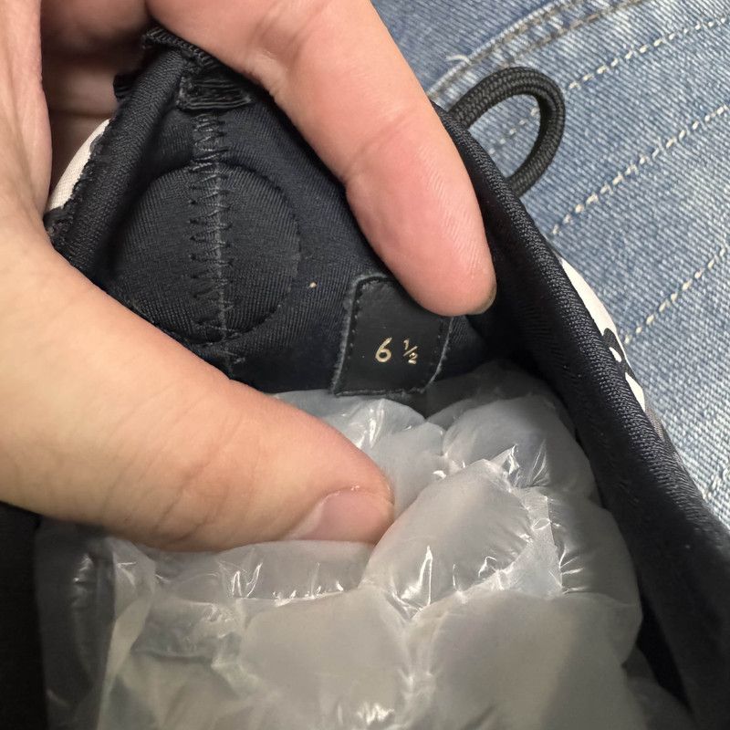 Louis Vuitton Fashion Low Top Sneakers Black 0079