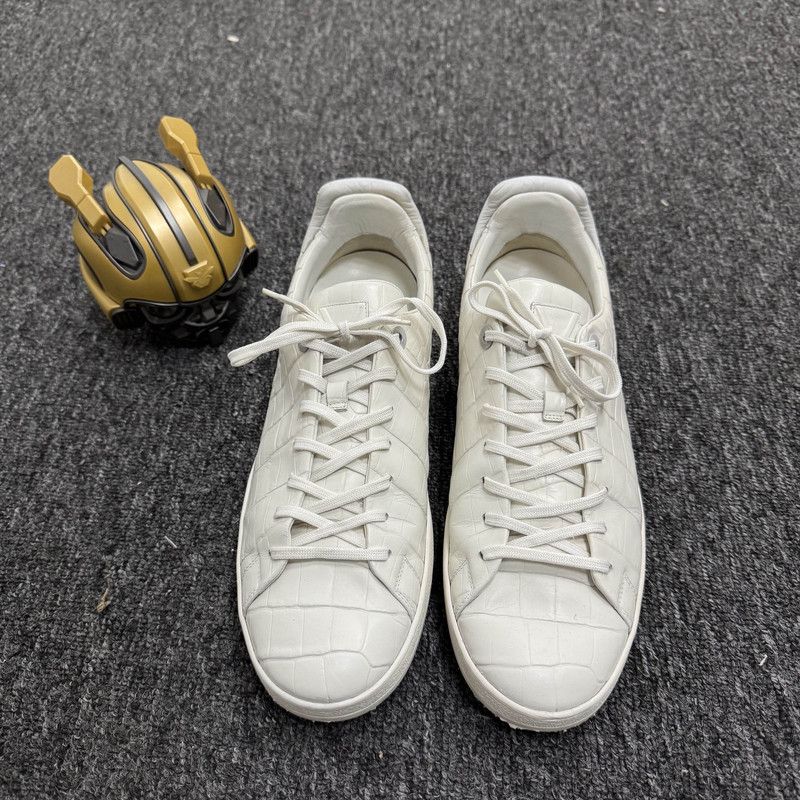 Louis Vuitton Louis Vuitton White Crocodile Casual Sneakers 0079 Size US 10.5 / EU 43-44 - 2 Thumbnail