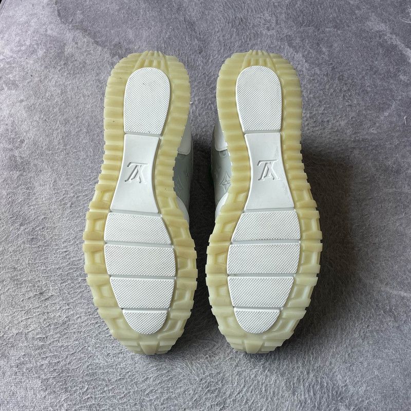 Louis Vuitton Louis Vuitton Run Away Logo Casual Sneakers for Men 0079 Size US 9.5 / EU 42-43 - 4 Thumbnail