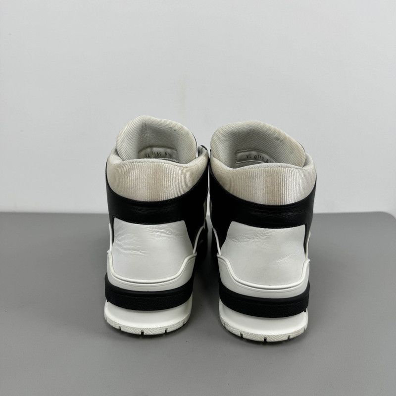 Louis Vuitton Louis Vuitton Trainer Low-Top Fashion Sneakers for Men 0079 Size US 9 / EU 42 - 3 Thumbnail
