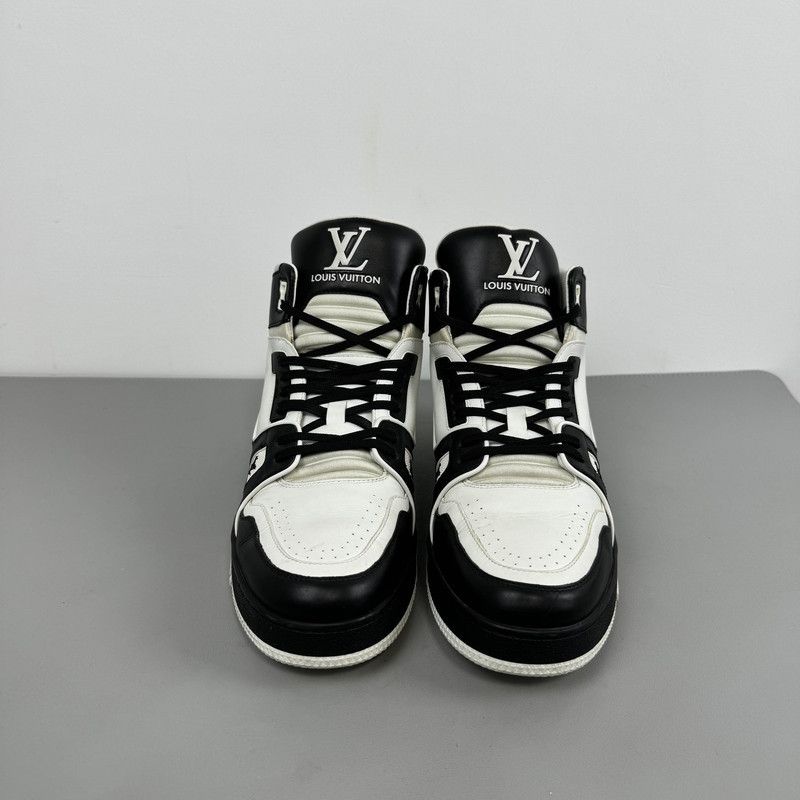 Louis Vuitton Louis Vuitton Trainer Low-Top Fashion Sneakers for Men 0079 Size US 9 / EU 42 - 2 Thumbnail