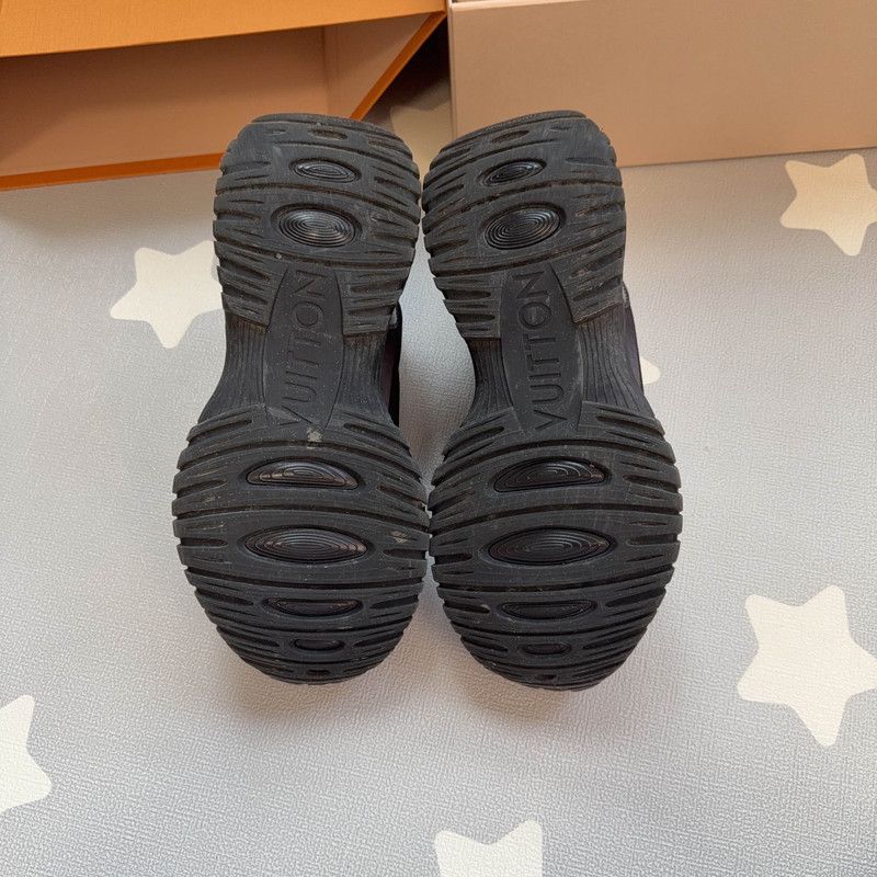 Louis Vuitton Louis Vuitton Run Away Casual Sneakers for Men 0079 Size US 8 / EU 41 - 4 Thumbnail