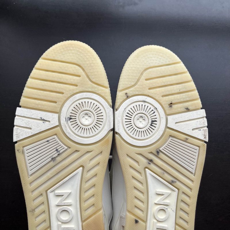 Louis Vuitton Louis Vuitton White Leather Low-Top Trainers 0079 Size US 10.5 / EU 43-44 - 12 Thumbnail