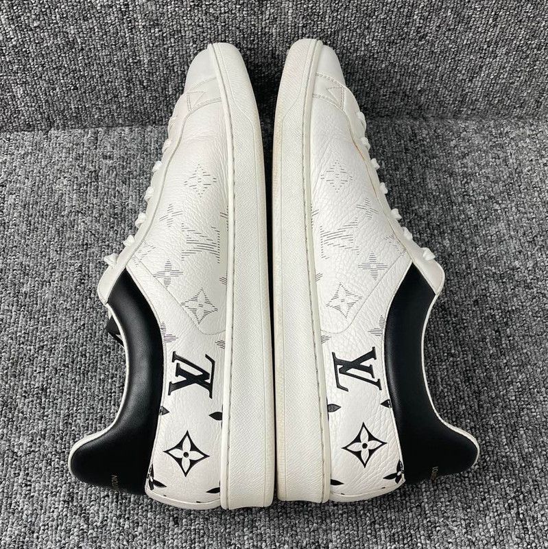 Louis Vuitton Louis Vuitton Black and White Sneaker 0079 Size US 10.5 / EU 43-44 - 8 Thumbnail