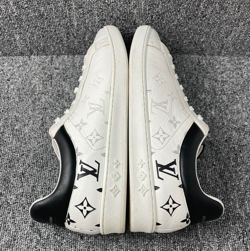 Louis Vuitton Louis Vuitton Black and White Sneaker 0079 Size US 10.5 / EU 43-44 - 7 Thumbnail