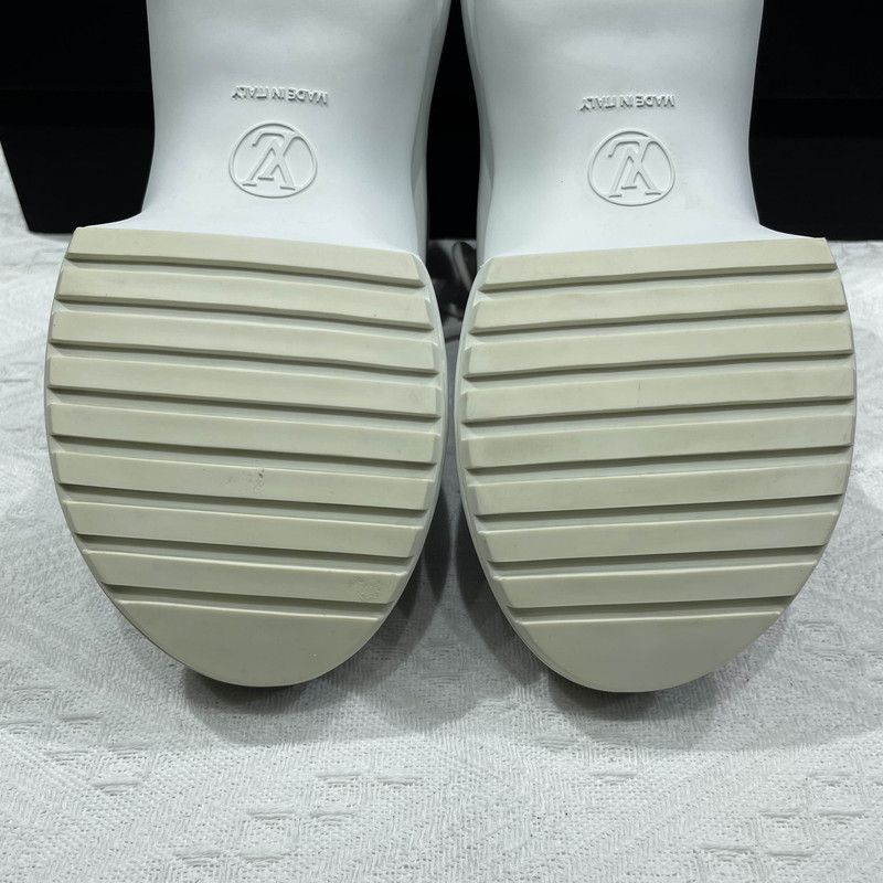 Louis Vuitton Louis Vuitton Silver Gray Dad Sneakers 0079 Size US 5.5 / EU 38 - 8 Thumbnail