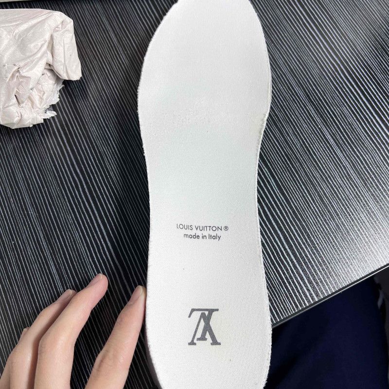 Louis Vuitton Louis Vuitton Trainer Low Top Fashion Sneakers 0079 Size US 10.5 / EU 43-44 - 12 Thumbnail