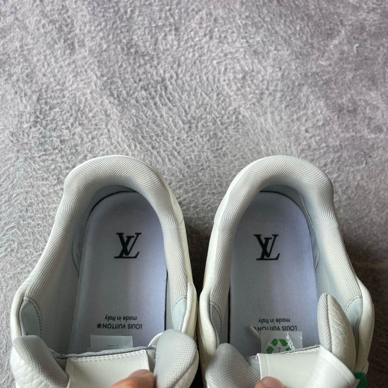 Louis Vuitton Louis Vuitton White Trainer Low-top Fashion Sneakers 0079 Size US 9.5 / EU 42-43 - 9 Thumbnail