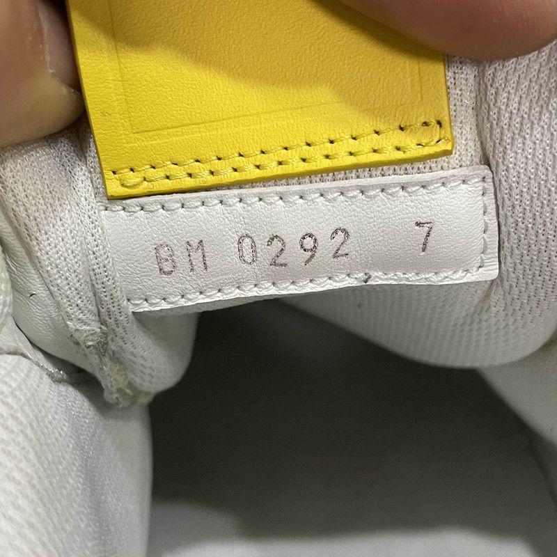 Louis Vuitton Louis Vuitton Trainer Low Top Sneakers in White Yellow 0079 Size US 8 / EU 41 - 5 Thumbnail