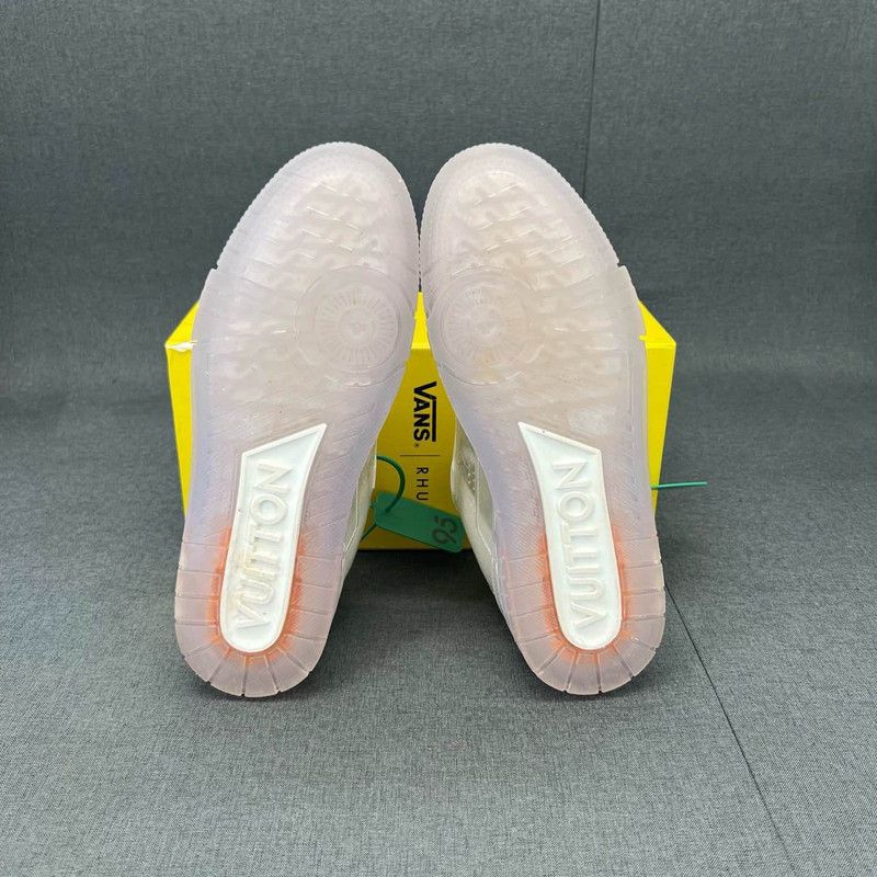 Louis Vuitton Louis Vuitton Trainer Monogram Crystal Lowtop Sneakers 0079 Size US 8 / EU 41 - 4 Thumbnail