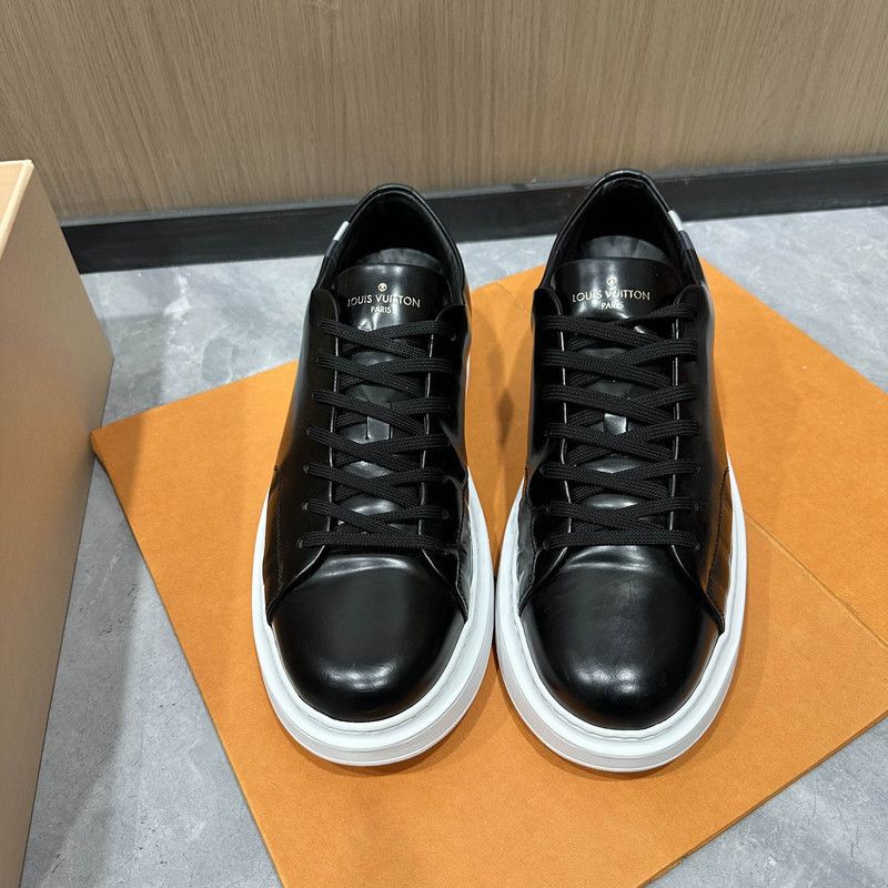 Louis Vuitton Louis Vuitton Black Low-Top Fashion Sneakers for Men 0079 Size US 9.5 / EU 42-43 - 2 Thumbnail
