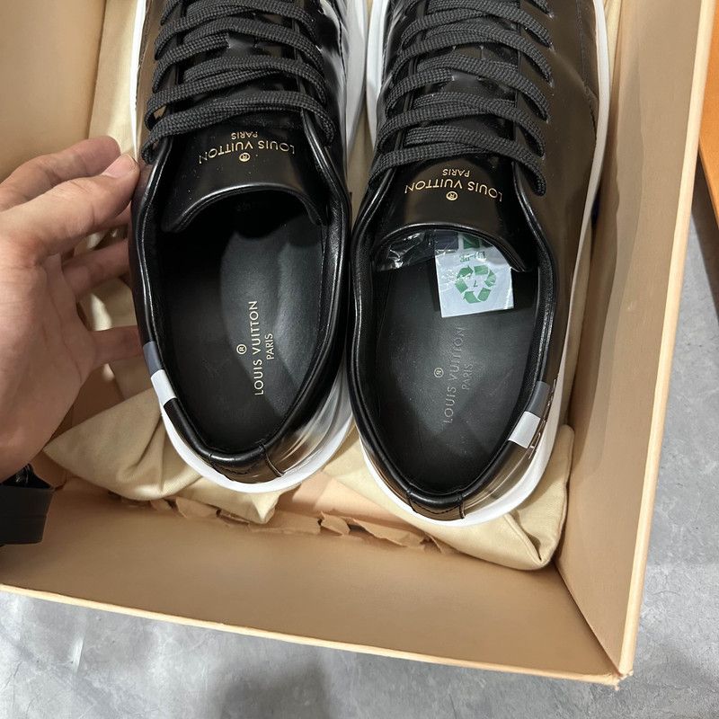 Louis Vuitton Louis Vuitton Black Low-Top Fashion Sneakers for Men 0079 Size US 9.5 / EU 42-43 - 8 Thumbnail