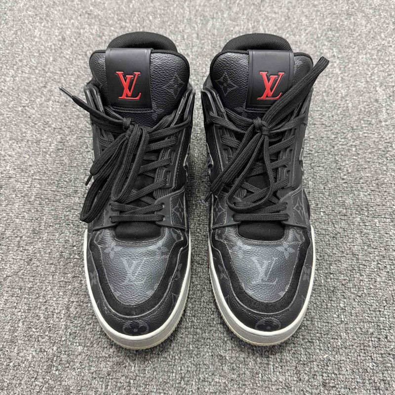 Louis Vuitton Louis Vuitton Classic Pattern Trendy Sneakers 0079 Size US 9.5 / EU 42-43 - 2 Thumbnail