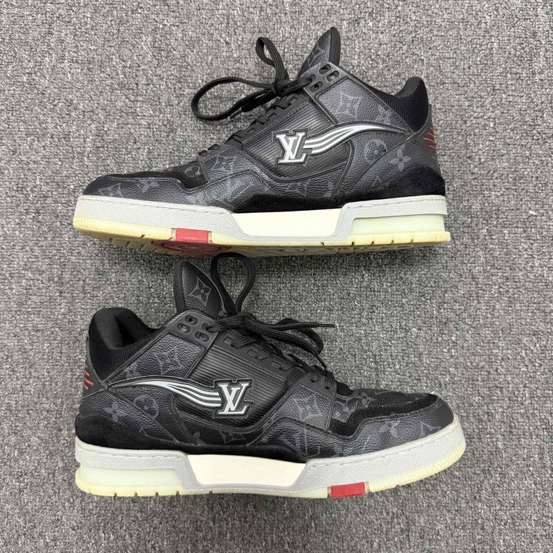 Louis Vuitton Louis Vuitton Classic Pattern Trendy Sneakers 0079 Size US 9.5 / EU 42-43 - 6 Thumbnail