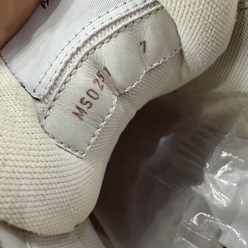 Louis Vuitton Louis Vuitton Trainer Sneakers in White and Green 0079 Size US 8 / EU 41 - 5 Thumbnail