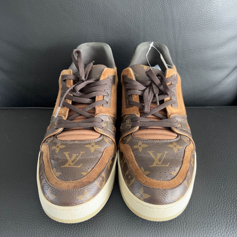 Louis Vuitton Trendy Brown Casual Sneakers for Men 0079
