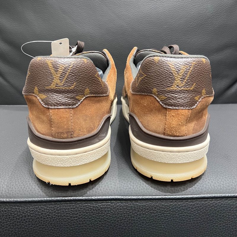 Louis Vuitton Trendy Brown Casual Sneakers for Men 0079