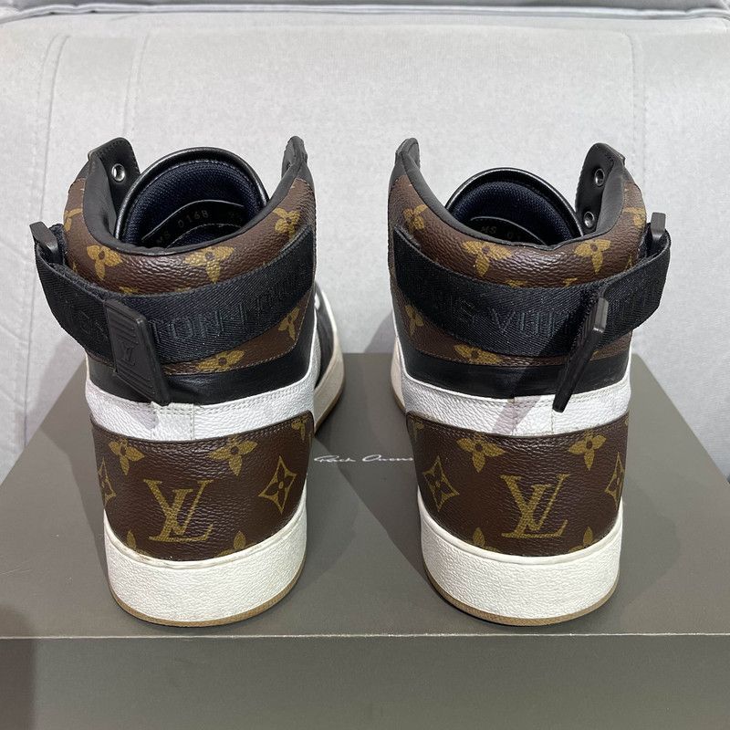 Louis Vuitton Rivoli Series Black and White Sneakers 0079