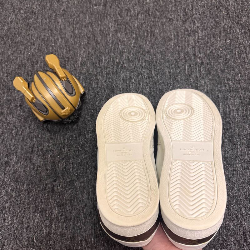 Louis Vuitton Louis Vuitton Rivoli Low Top Sneakers in White 0079 Size US 9.5 / EU 42-43 - 4 Thumbnail