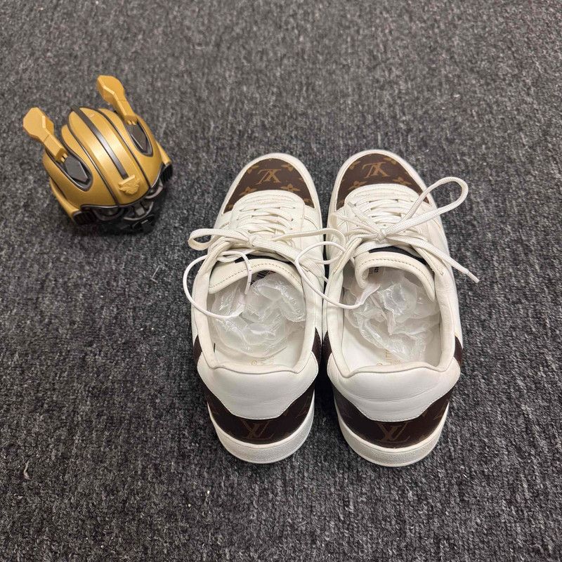 Louis Vuitton Louis Vuitton Rivoli Low Top Sneakers in White 0079 Size US 9.5 / EU 42-43 - 3 Thumbnail