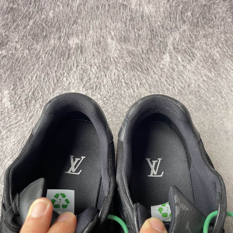 Louis Vuitton Louis Vuitton Black Low-top Fashion Sneakers 0079 Size US 7 / EU 40 - 9 Thumbnail
