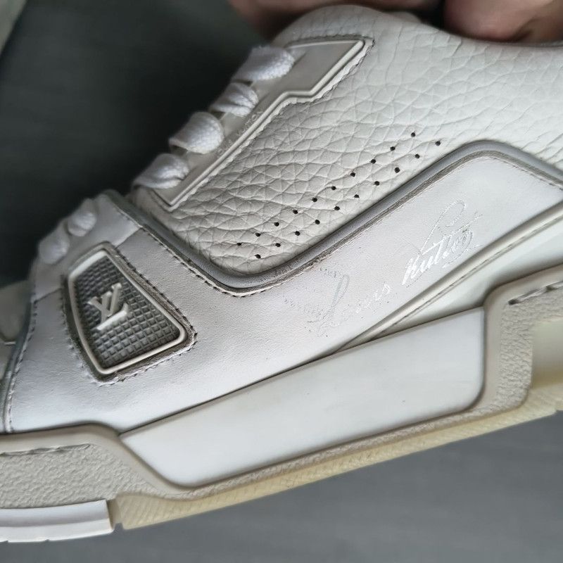 Louis Vuitton Louis Vuitton Trainer White Low Top Fashion Sneakers 0079 Size US 9.5 / EU 42-43 - 7 Thumbnail