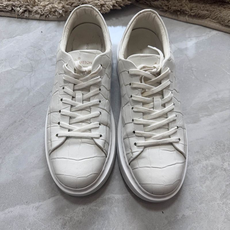 Louis Vuitton Louis Vuitton White Fashion Sneakers for Men 0079 Size US 8 / EU 41 - 2 Thumbnail
