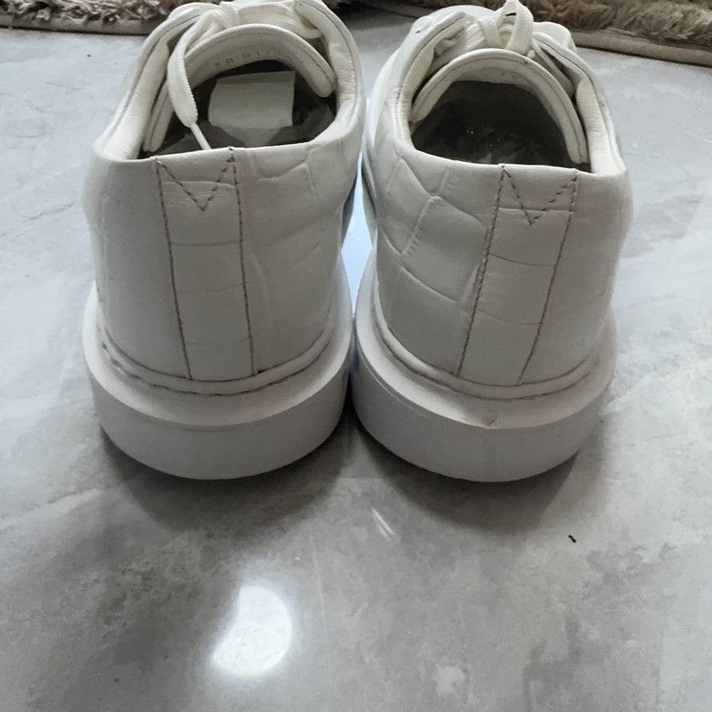 Louis Vuitton Louis Vuitton White Fashion Sneakers for Men 0079 Size US 8 / EU 41 - 3 Thumbnail