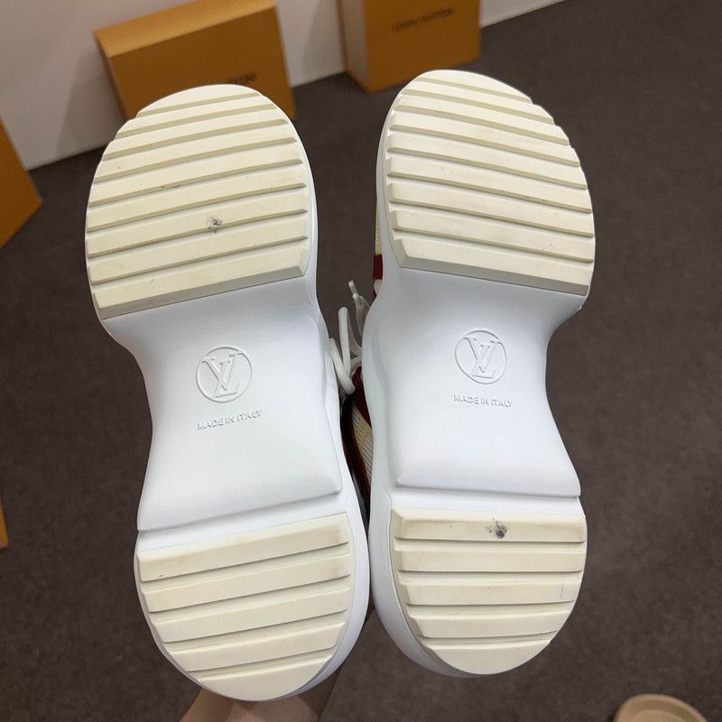 Louis Vuitton Louis Vuitton Stylish Low-Top Sneakers in White 0079 Size US 5 / EU 37 - 4 Thumbnail