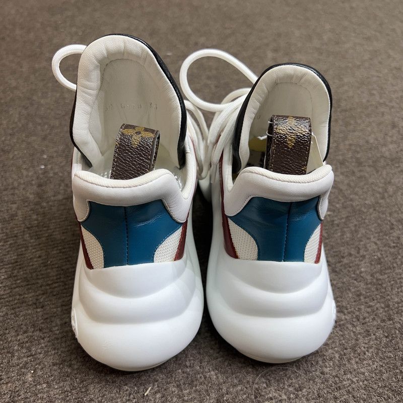 Louis Vuitton Louis Vuitton Stylish Low-Top Sneakers in White 0079 Size US 5 / EU 37 - 3 Thumbnail
