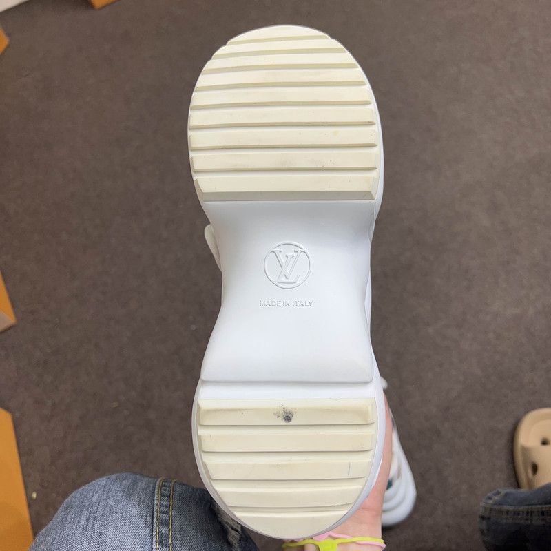 Louis Vuitton Louis Vuitton Stylish Low-Top Sneakers in White 0079 Size US 5 / EU 37 - 6 Thumbnail
