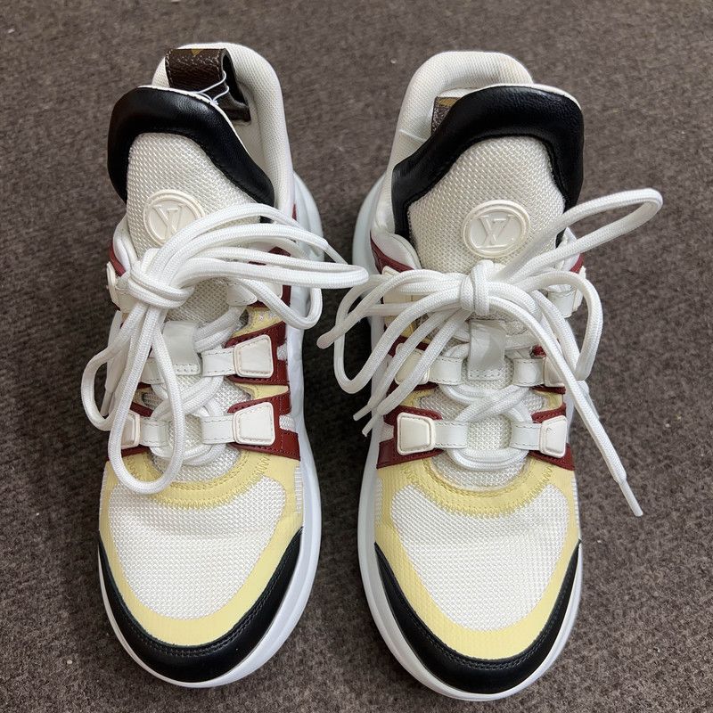Louis Vuitton Louis Vuitton Stylish Low-Top Sneakers in White 0079 Size US 5 / EU 37 - 2 Thumbnail