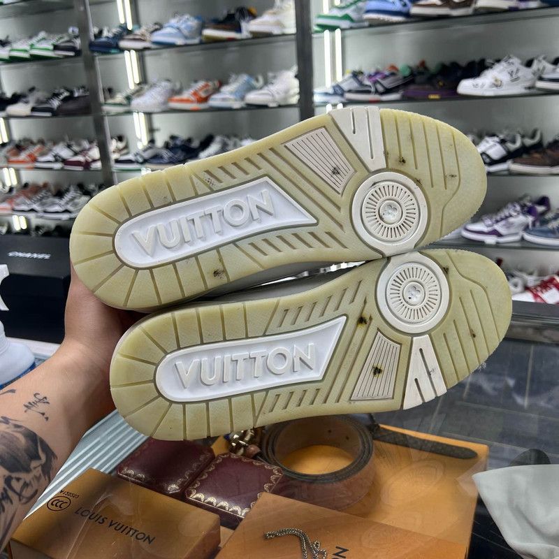 Louis Vuitton Louis Vuitton White Trainer Low-Top Fashion Sneakers 0079 Size US 9.5 / EU 42-43 - 4 Thumbnail