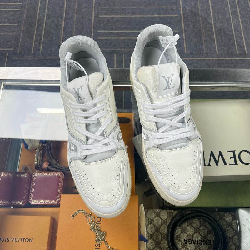 Louis Vuitton Louis Vuitton White Trainer Low-Top Fashion Sneakers 0079 Size US 9.5 / EU 42-43 - 2 Thumbnail