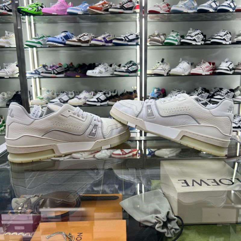 Louis Vuitton Louis Vuitton White Trainer Low-Top Fashion Sneakers 0079 Size US 9.5 / EU 42-43 - 7 Thumbnail