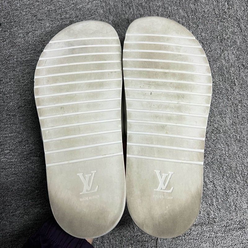 Louis Vuitton Louis Vuitton Miami Leather Slide Sandals for Men 0079 Size US 10.5 / EU 43-44 - 4 Thumbnail