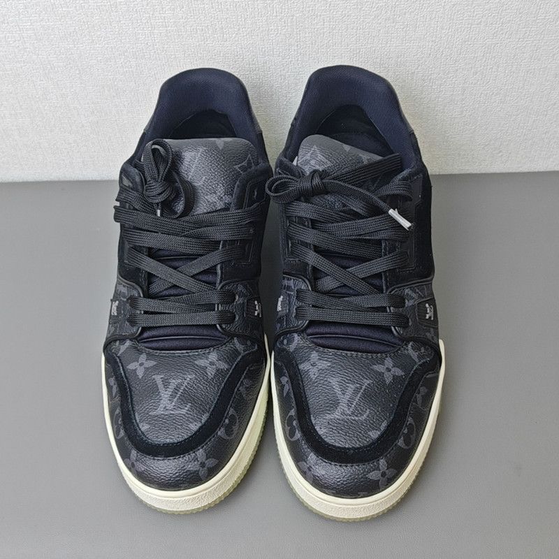 Louis Vuitton Louis Vuitton Stylish Low-Top Trainers for Men 0079 Size US 8.5 / EU 41-42 - 2 Thumbnail