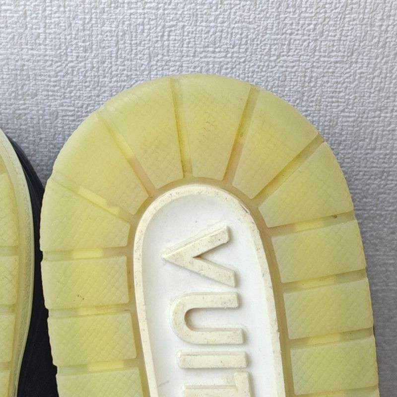 Louis Vuitton Louis Vuitton Stylish Low-Top Trainers for Men 0079 Size US 8.5 / EU 41-42 - 7 Thumbnail