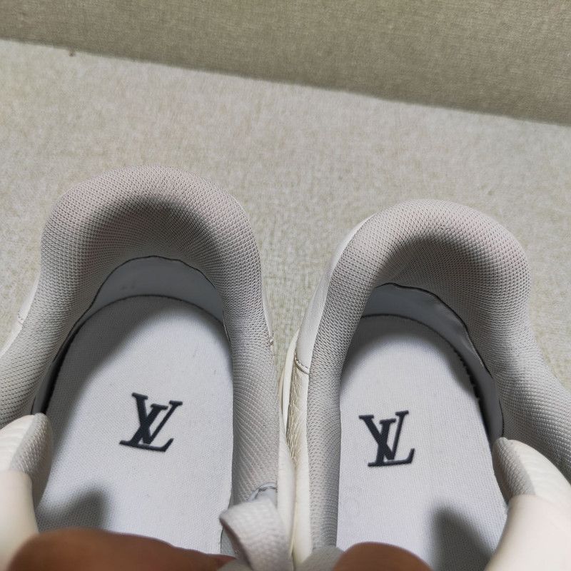 Louis Vuitton Louis Vuitton Trainer White Low-Top Sneakers 0079 Size US 9.5 / EU 42-43 - 9 Thumbnail