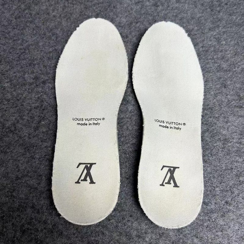 Louis Vuitton Louis Vuitton Trainer Low-Top Sneakers in White 0079 Size US 5.5 / EU 38 - 6 Thumbnail