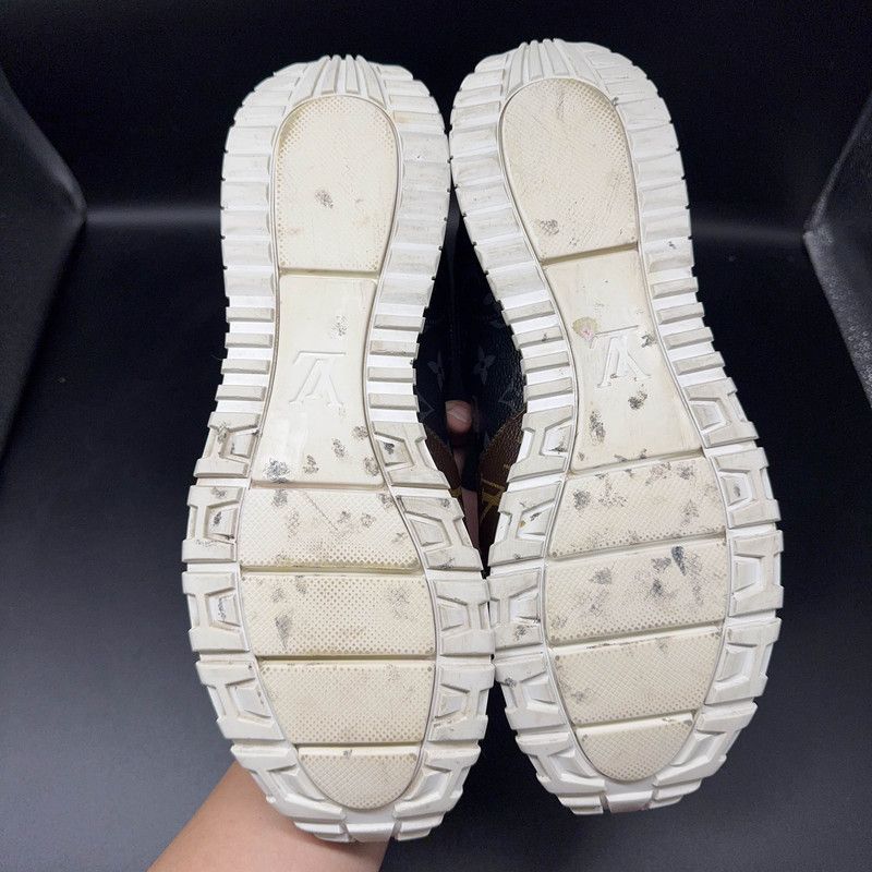 Louis Vuitton Louis Vuitton Run Away Monogram Sneakers for Men 0079 Size US 8.5 / EU 41-42 - 4 Thumbnail