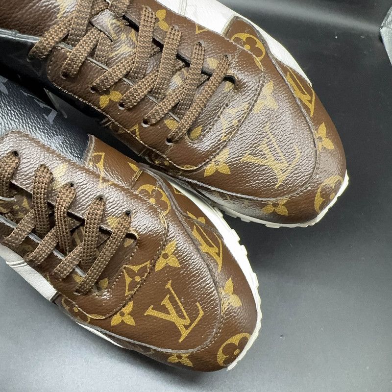 Louis Vuitton Louis Vuitton Run Away Monogram Sneakers for Men 0079 Size US 8.5 / EU 41-42 - 9 Thumbnail