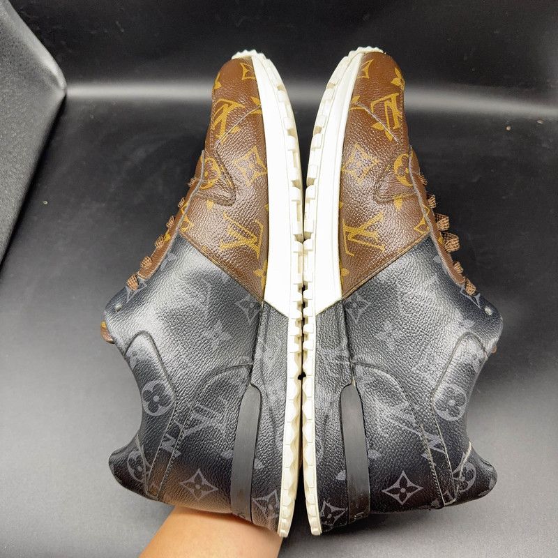 Louis Vuitton Louis Vuitton Run Away Monogram Sneakers for Men 0079 Size US 8.5 / EU 41-42 - 6 Thumbnail