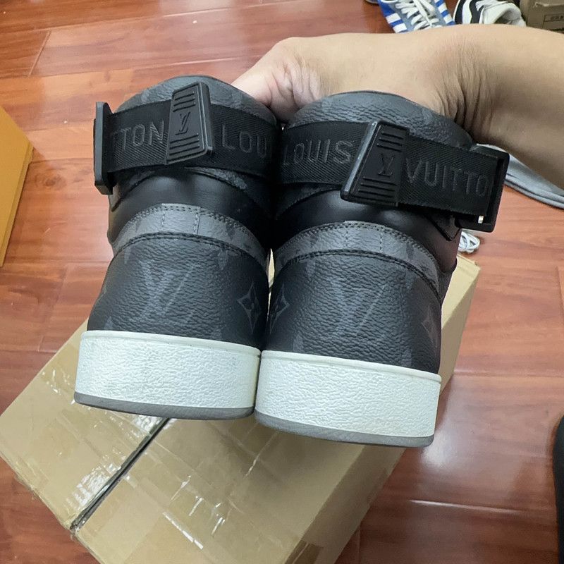 Louis Vuitton Louis Vuitton Rivoli High-Top Fashion Sneakers for Men 0079 Size US 7.5 / EU 40-41 - 3 Thumbnail