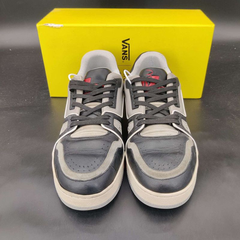 Louis Vuitton Louis Vuitton Low Top Fashion Sneakers 0079 Size US 7.5 / EU 40-41 - 2 Thumbnail