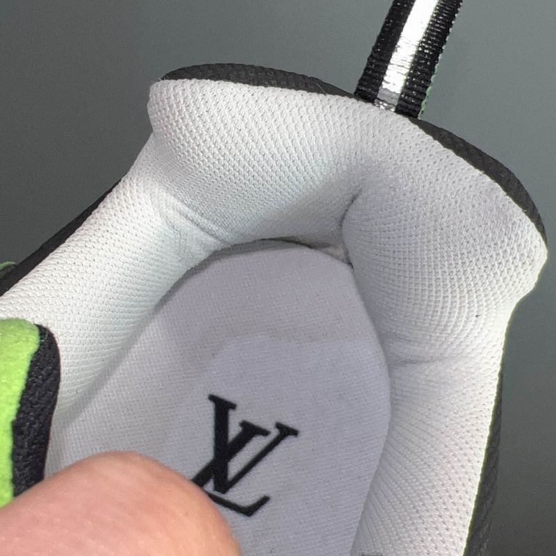 Louis Vuitton Louis Vuitton Runner Tatic Fashion Sneakers for Men 0079 Size US 8.5 / EU 41-42 - 18 Thumbnail