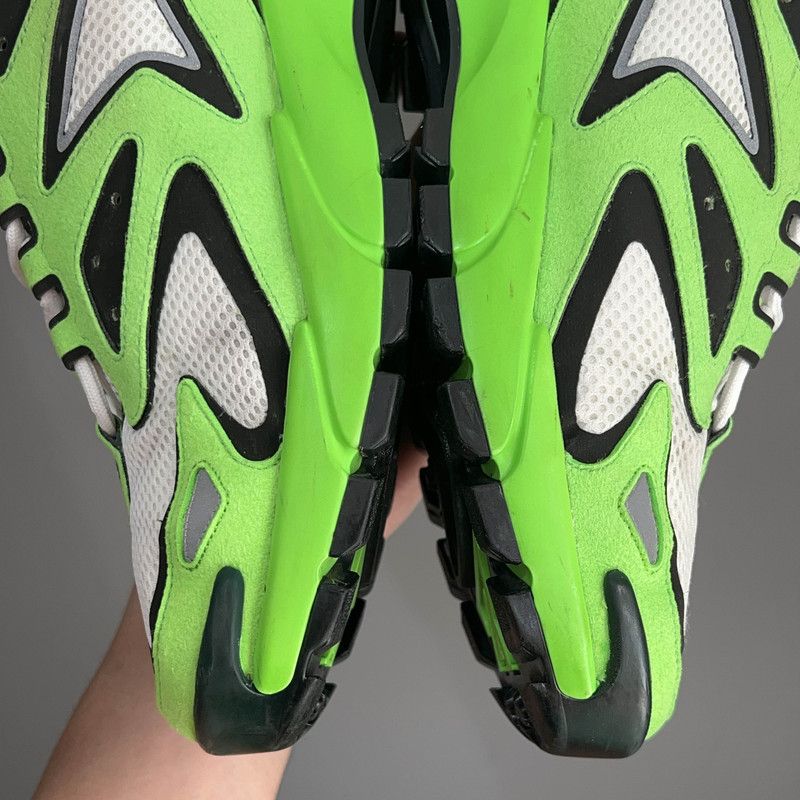 Louis Vuitton Louis Vuitton Runner Tatic Fashion Sneakers for Men 0079 Size US 8.5 / EU 41-42 - 16 Thumbnail