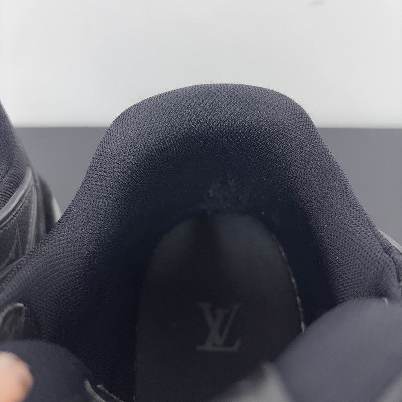 Louis Vuitton Louis Vuitton Classic Pattern Trainer Sneakers for Men 0079 Size US 8.5 / EU 41-42 - 6 Thumbnail