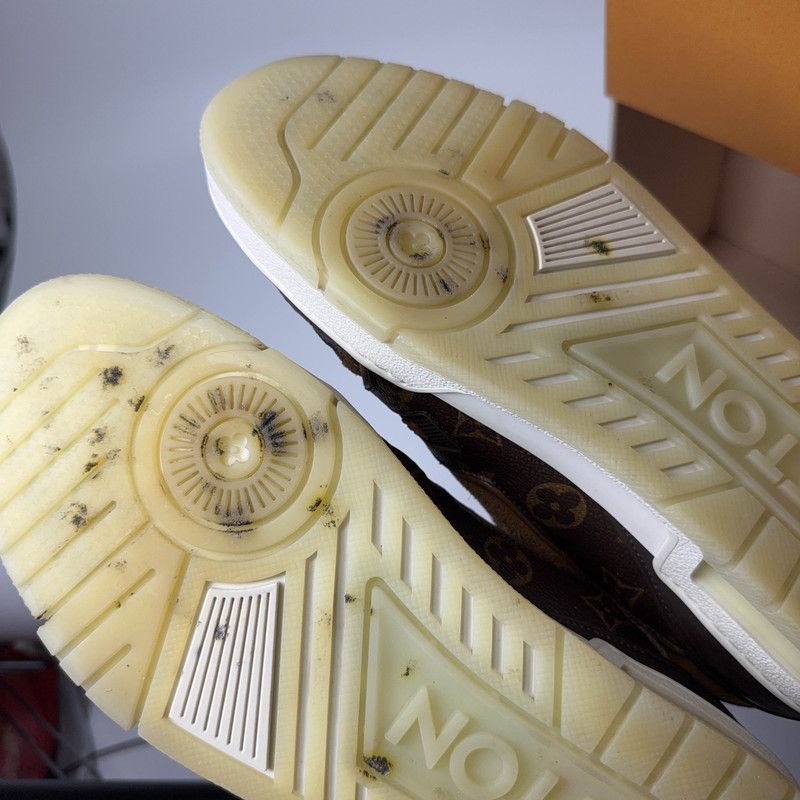 Louis Vuitton Louis Vuitton Fashion Casual Sneakers for Men 0079 Size US 10.5 / EU 43-44 - 6 Thumbnail