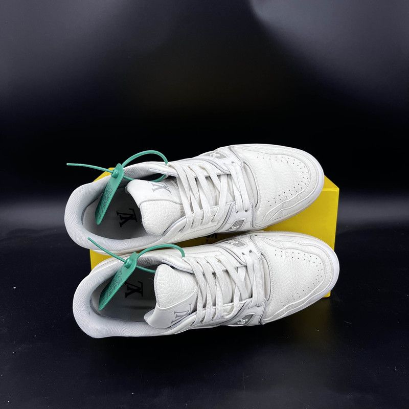 Louis Vuitton Louis Vuitton Leather Trainer Fashion Sneakers for Everyone 0079 Size US 8 / EU 41 - 7 Thumbnail